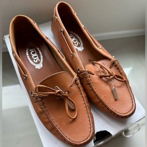Never Worn Tods Loafer Driving Shoes